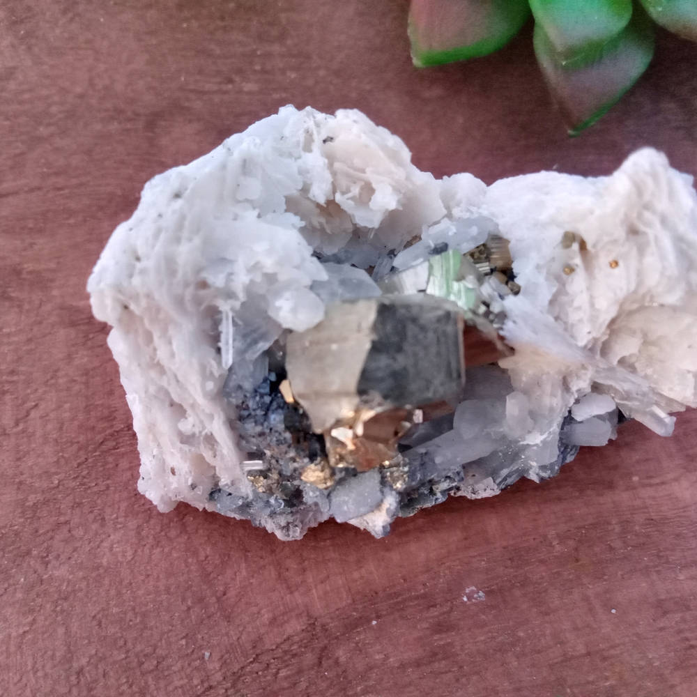 Elegant White and Silver Decorative Stone - Picture 9 of 14